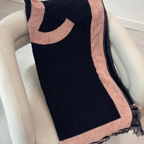 Authentic Chanel Coco Beach Set in Pink & Navy Bag Pouch & Towel - Picture 4 of 15